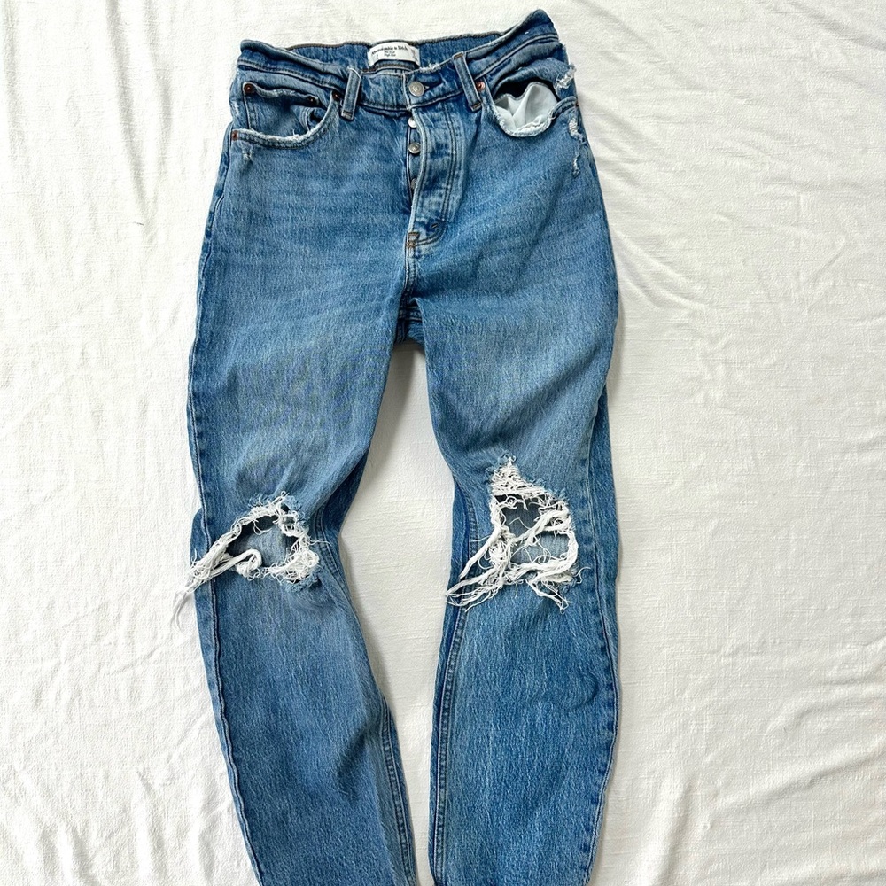 vintage abercrombie & fitch distressed relaxed jeans — y2k grunge high rise